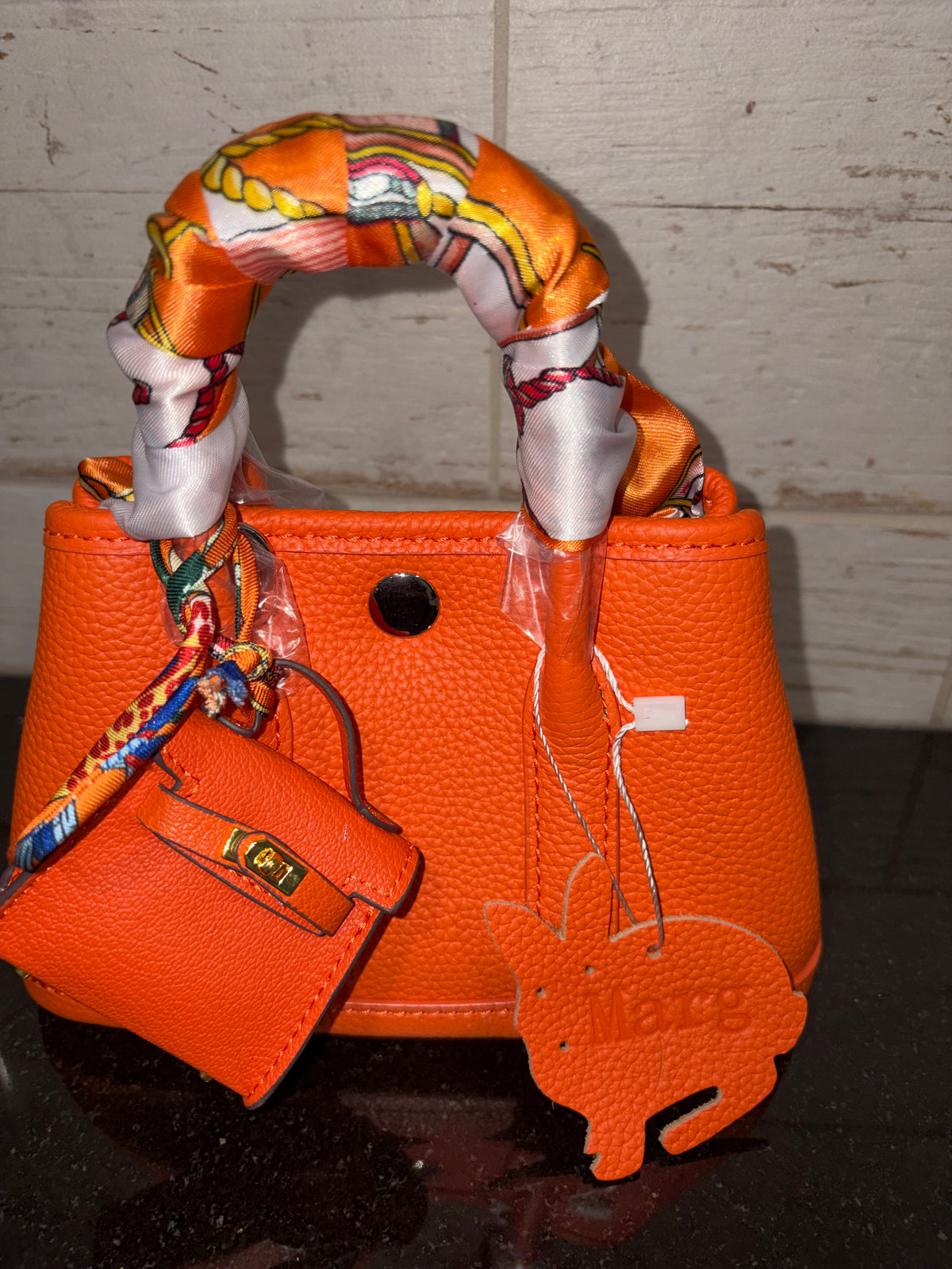 Sunmi 20cm evening bag, made with Togo leather.