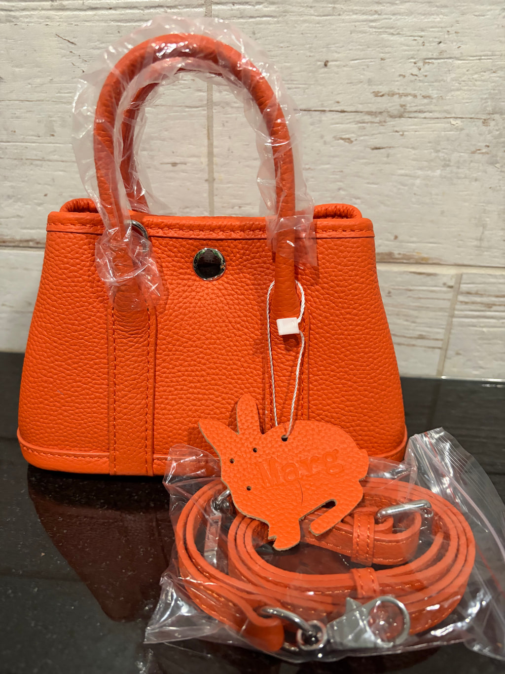 Sunmi 20cm evening bag, made with Togo leather.