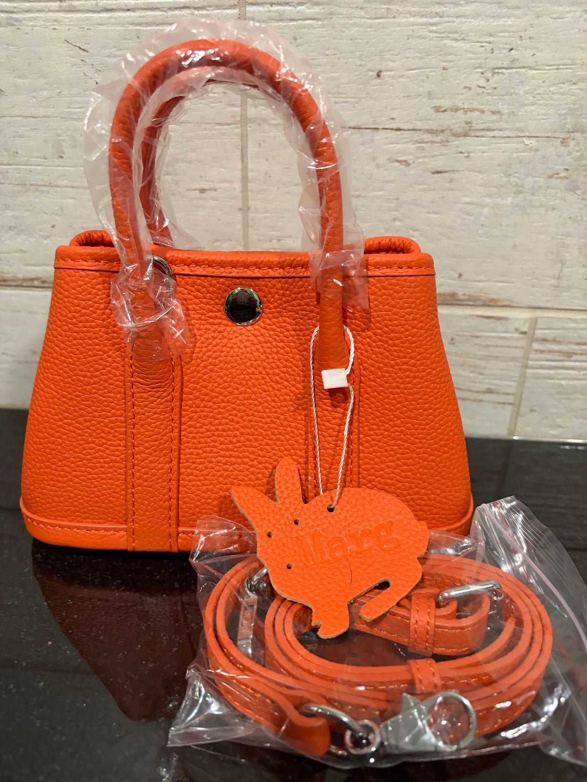 Sunmi 20cm evening bag, made with Togo leather.